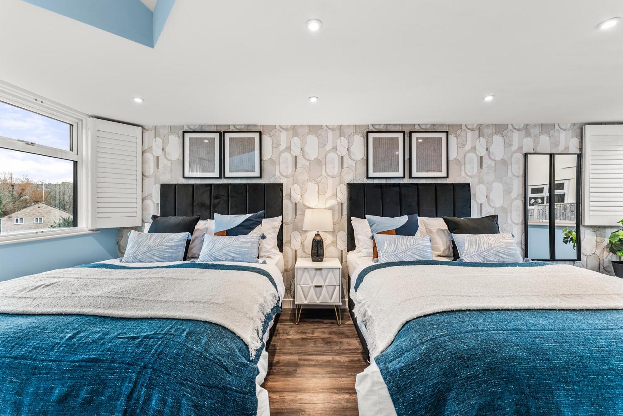 Elegant Retreat In Cheltenham - Garden & Parking Included Exterior photo