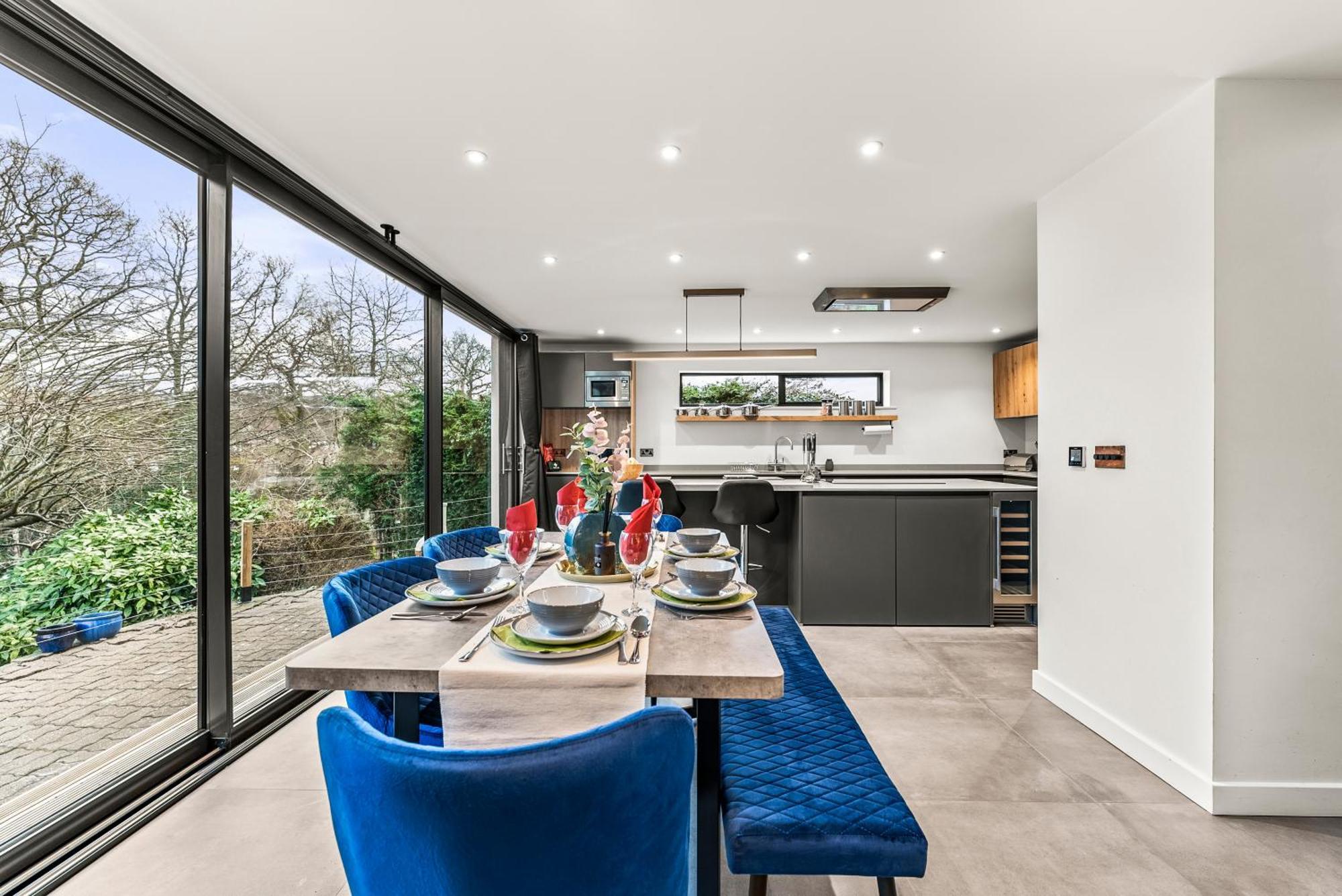 Elegant Retreat In Cheltenham - Garden & Parking Included Exterior photo